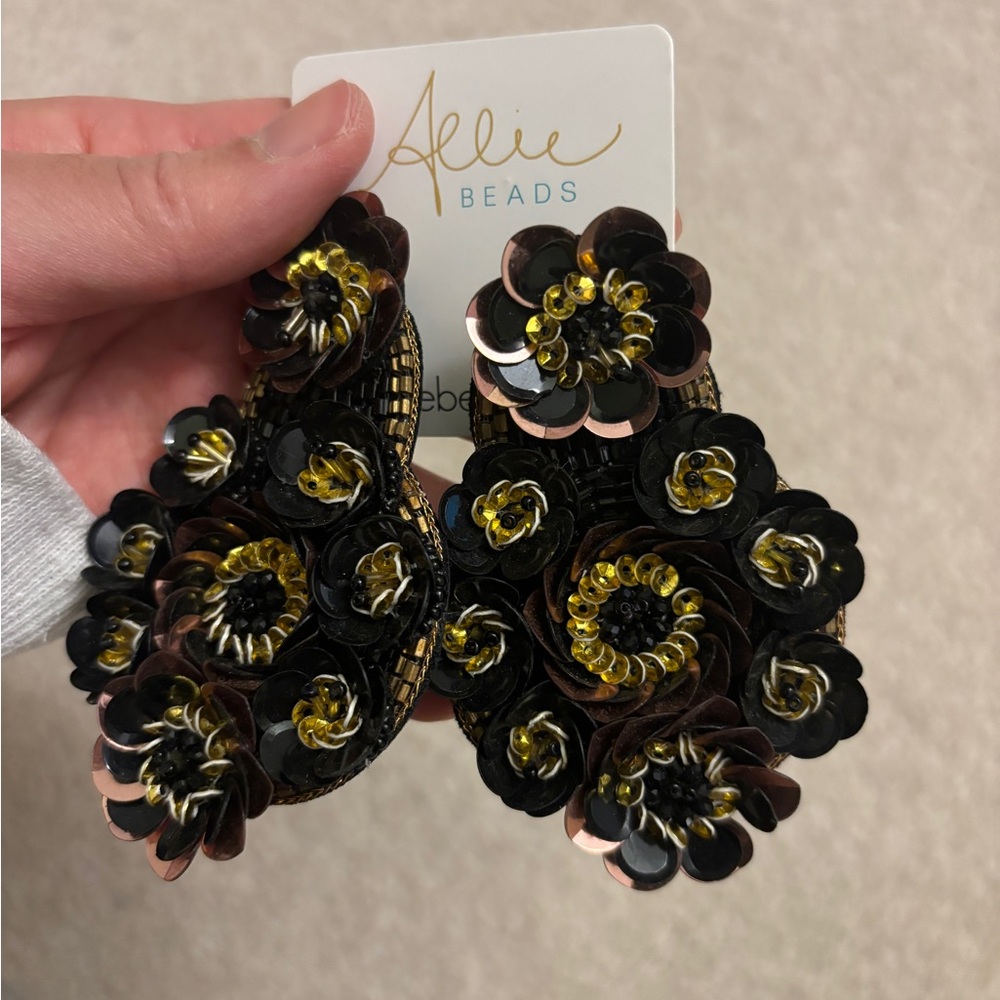 NWT Allie’s beads sequined/beaded flower earrings